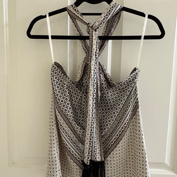 Chic Geometric Print Halter Top with Ring Detail – Size Medium - Picture 3 of 3
